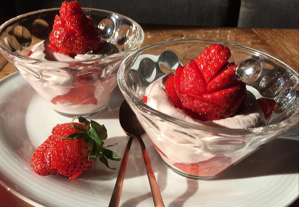 Aardbeienmousse met aardbeien (low FODMAP, lactosevrij, glutenvrij)