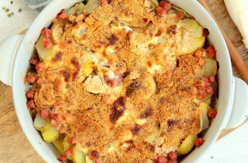 Witlof ovenschotel met hamblokjes, aardappelen, kaassaus en paneermeel (low FODMAP, glutenvrij, lactosevrij)