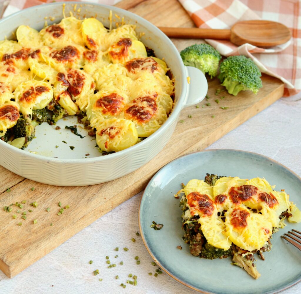 Aardappel ovenschotel met broccoli, spinazie, oesterzwammen, roomkaas en kaas (low FODMAP, lactosevrij, glutenvrij)